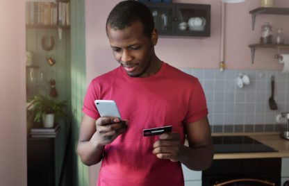 young man looking for best credit cards with chaaboom