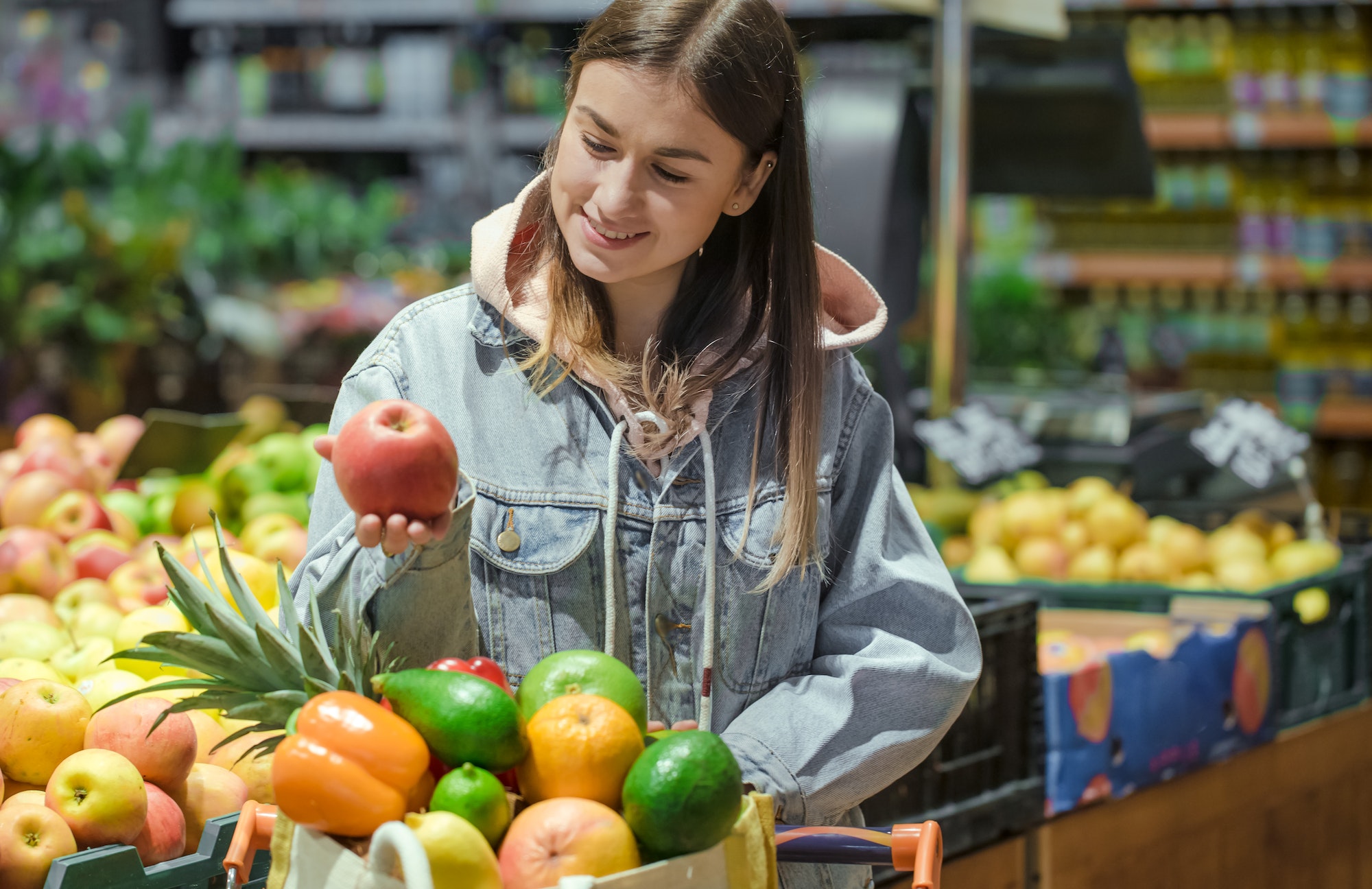 A young woman buys groceries in a supermarket.